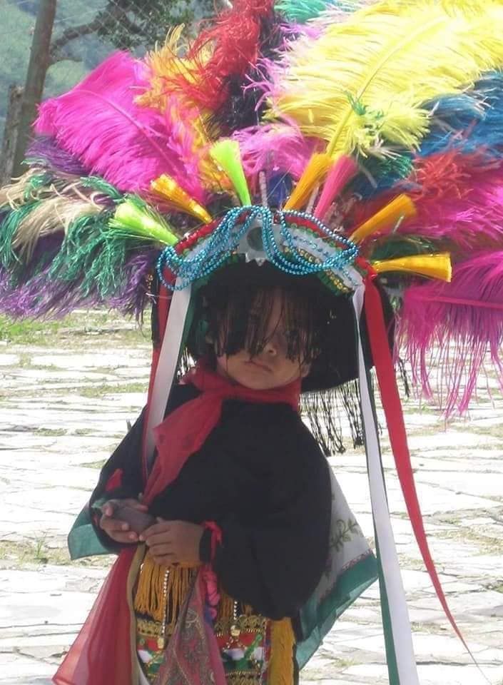 Danzas y sueños de los niños serranos /Texto y fotos por Manuel Espinosa Sainos