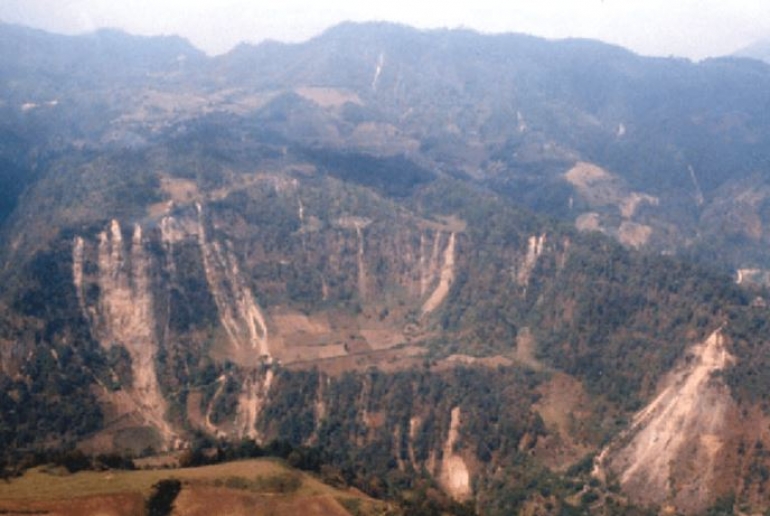 Los nuevos muros de agua: Octubre de 1999 en la Sierra Norte de Puebla