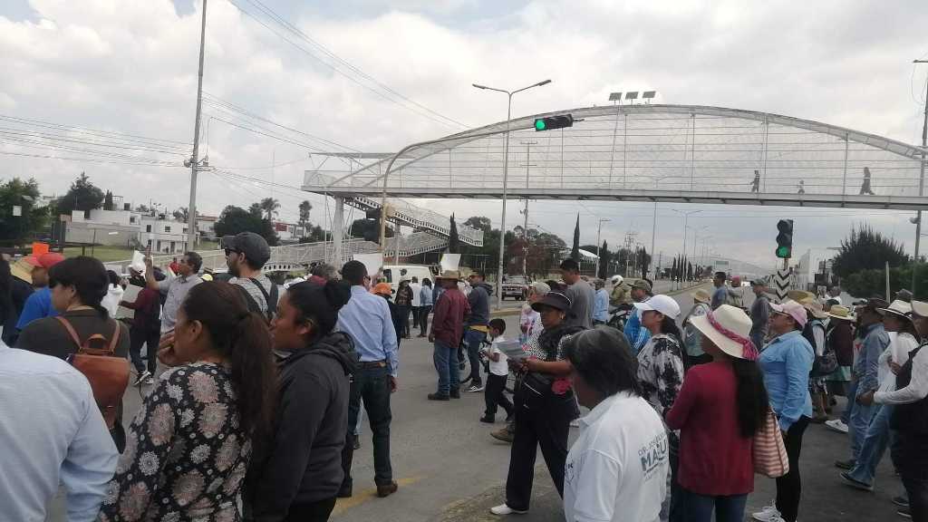 Cholultecas Unidos en Resistencia cierran la Federal Atlixco en protesta contra el alcalde Tlatehui