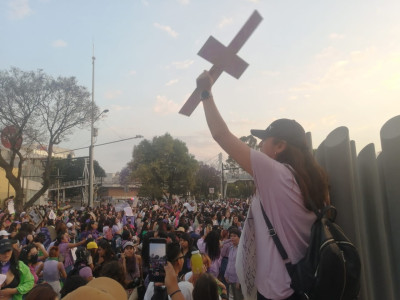 8M en Puebla: marchan las mujeres jóvenes por un país distinto, mejor / Sergio Mastretta