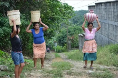 Mujeres, agua y vivienda /  Assenet Lavalle