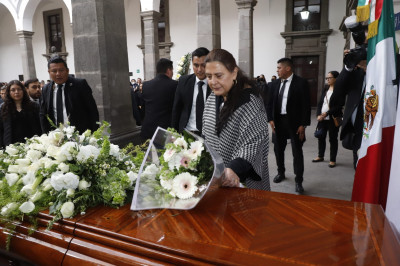 Crónica de un funeral sin pueblo / Israel Velázquez G.