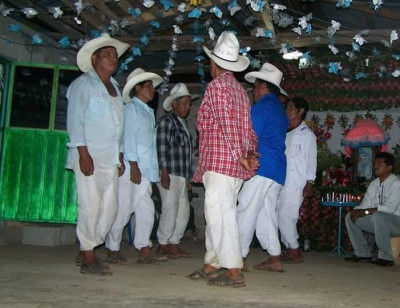 El baile en el festejo tutunakú / Manuel Espinosa Sainos