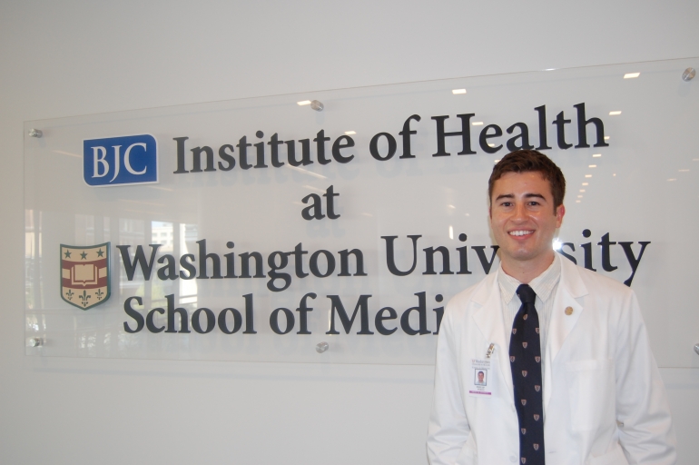 Dios no se ha caído de su trono /José Pérez del Razo, empresario, poblano residente en Birmingham, Estado de Washington