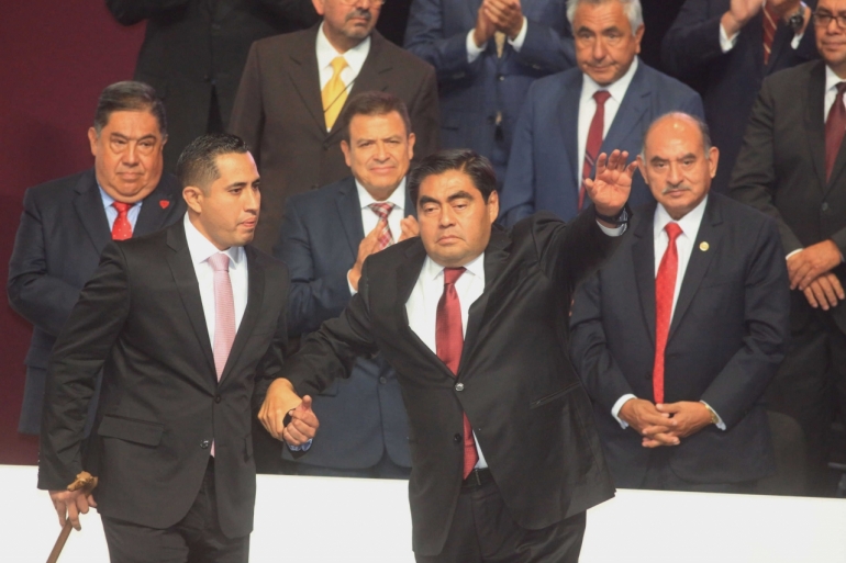 Miguel Barbosa, a su manera, el sistema sigue