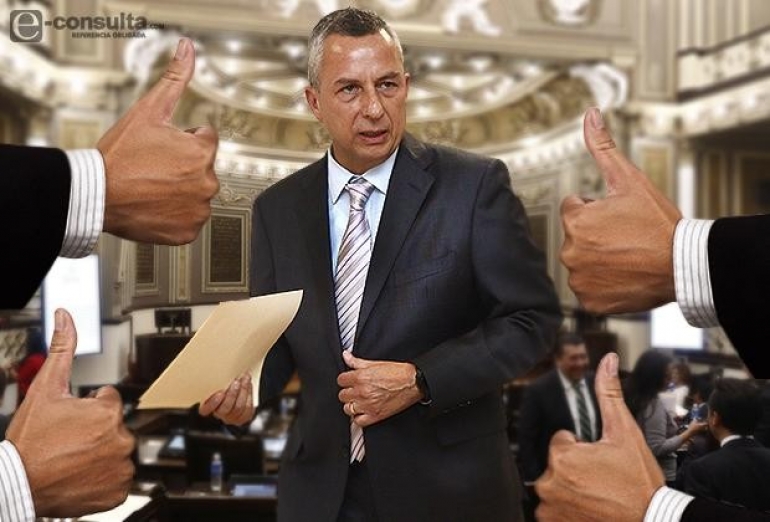 Mundo Nuestro/5 Años: Luces para entender el despotismo en Puebla